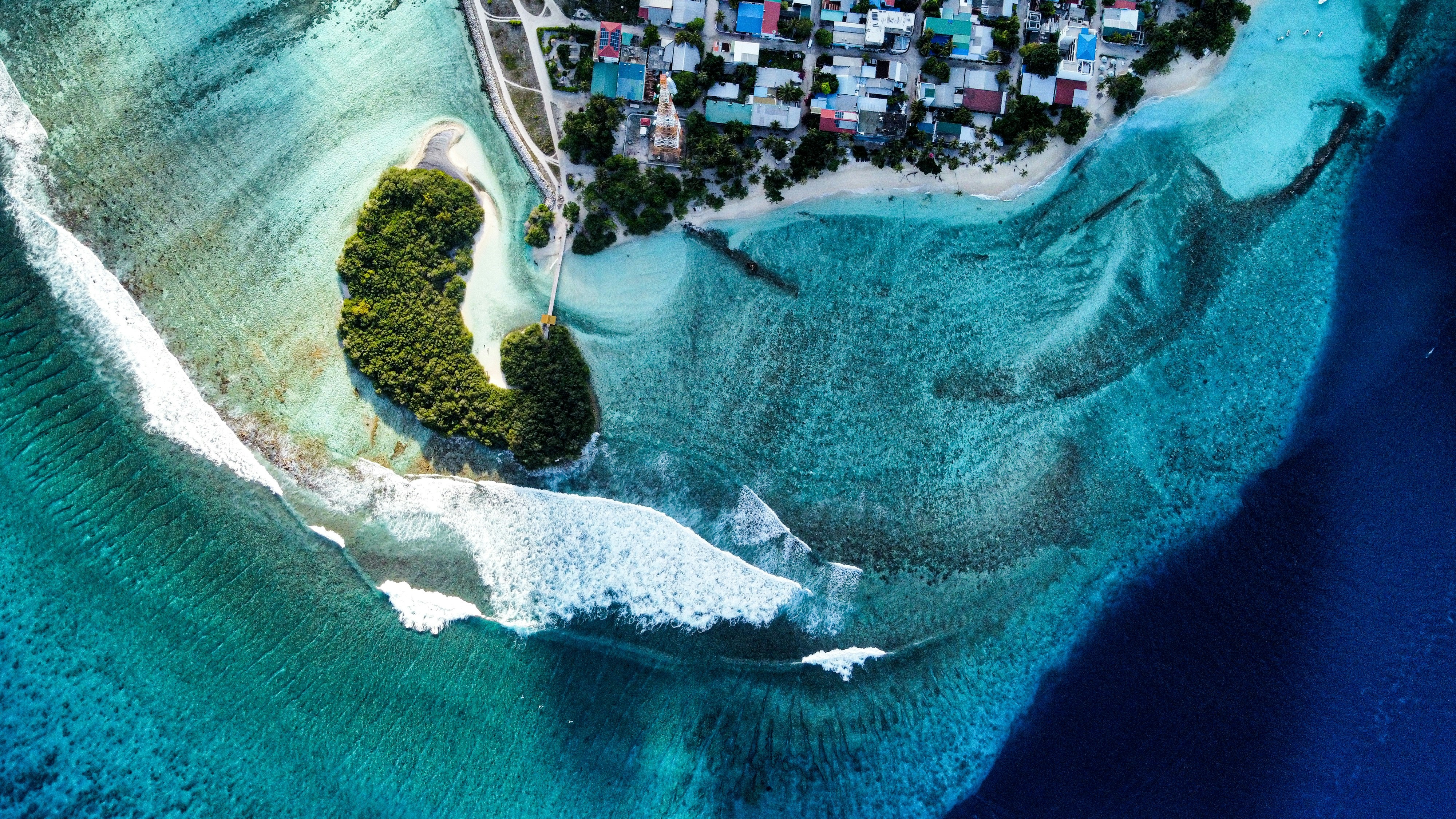 Thulusdhoo lagoon
